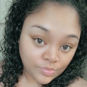 Meet your Posher, Tenia